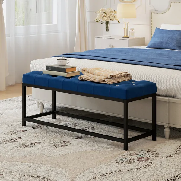 Banco ao Pé da Cama Estofado em Veludo Banqueta para Quarto Design Capitoné Base de Metal Banco para Quarto Entrada Sala 117x40x48 cm Azul Escuro