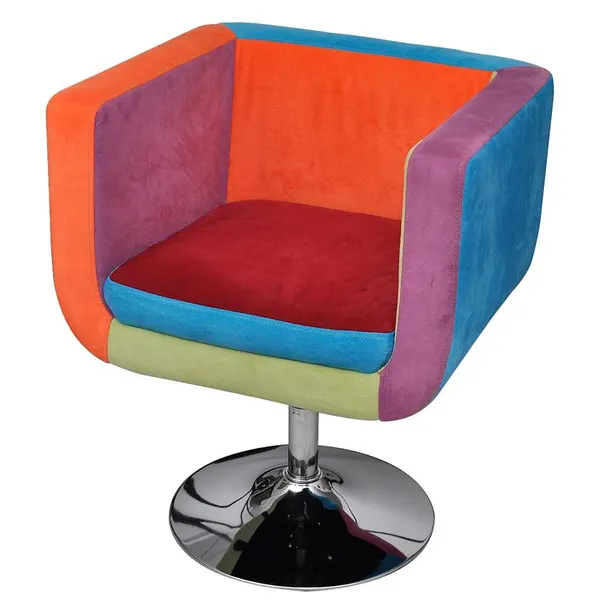 Poltrona cubo de tecido com design de retalhos