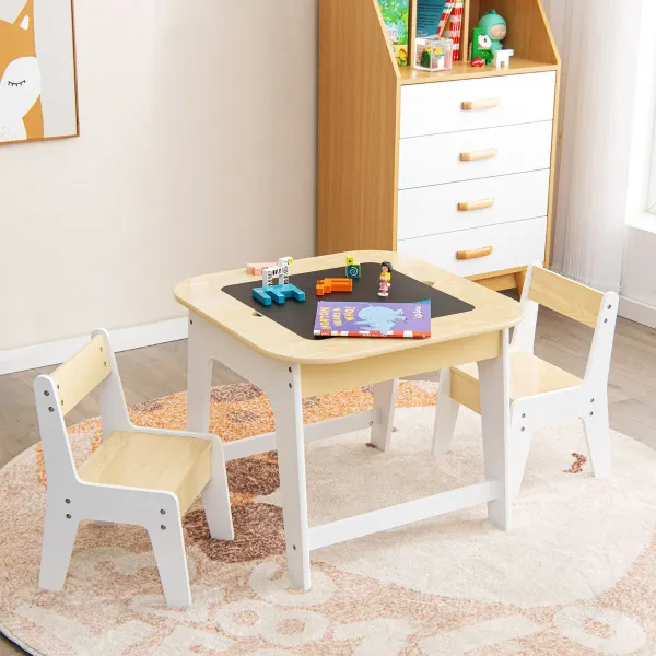 Set Tavolo e Sedie per Bambini con Lavagna Reversibile e Ripiani