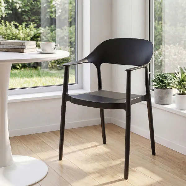 Chaise en Plastique avec Dossier Incurvé et Accoudoirs – Intérieur/Extérieur Noir