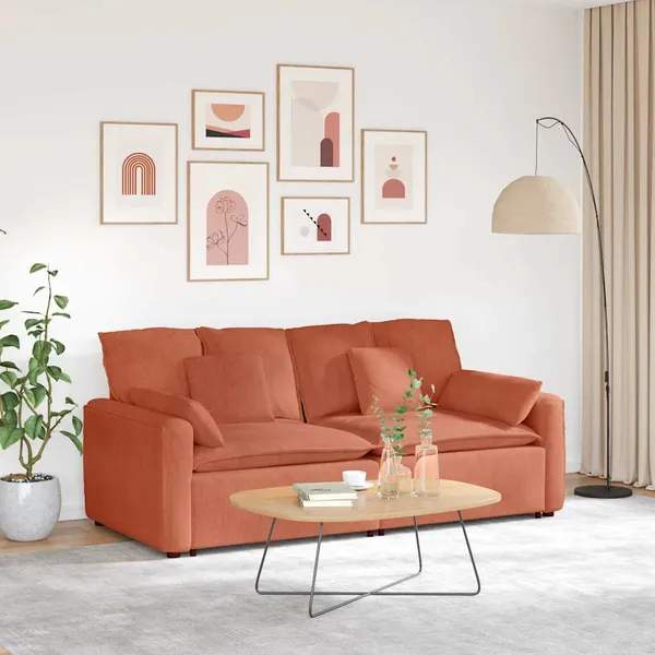 Sofá modular com almofadas vermelho laranja