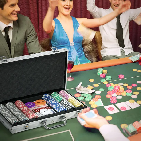 Conjunto de Póquer Profissional Mala de Póquer em Alumínio com 500 Fichas de 11,5 g 2 Baralhos de Cartas 5 Dados Tapete e Botão de Dealer para 9-10 Jogadores com Fechadura Prata
