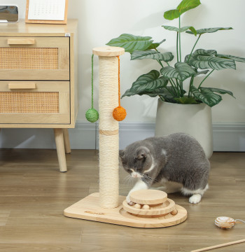 Gatto Scratching Altezza Post 56.5 cm Scratcher di gatto con 3 palline appesa Giocattolo a sfera e Post del legno di Sisal