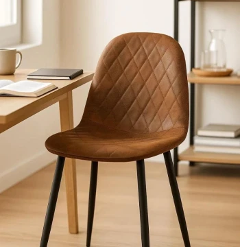 Cadeira Teok Pele Sintética Preta - Design Nórdico e Conforto